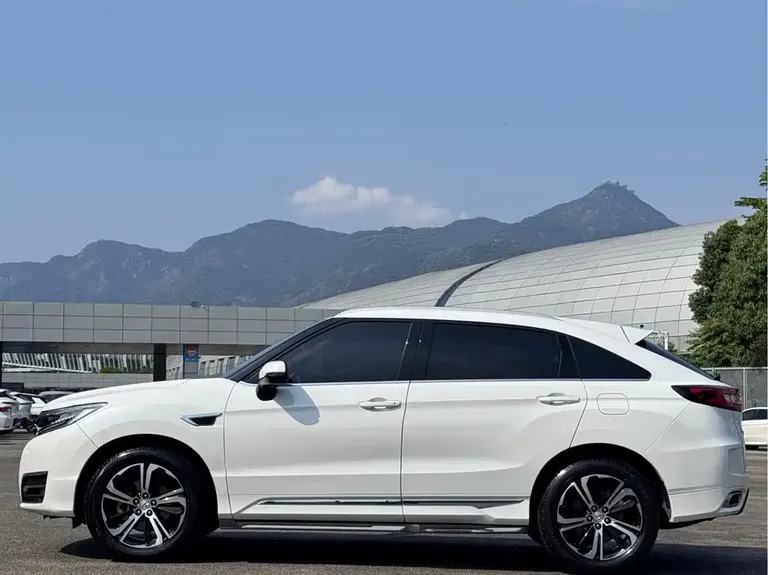 Honda UR-V 370 TURBO 4 WD Premium CN-V