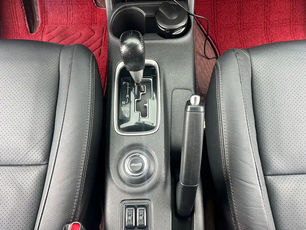 Outlander (Import) 2.4 L 4 WD Luxury Value 5-seat