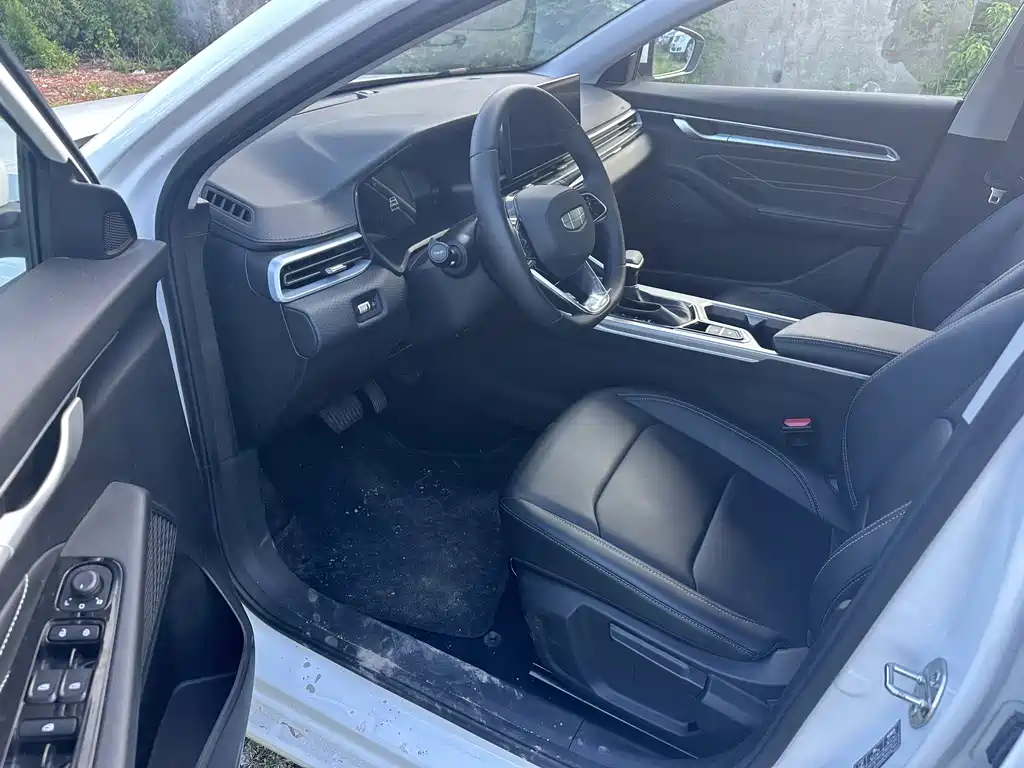 Emgrand 帝豪 2026款 400万纪念款 1.5 L CVT超越型