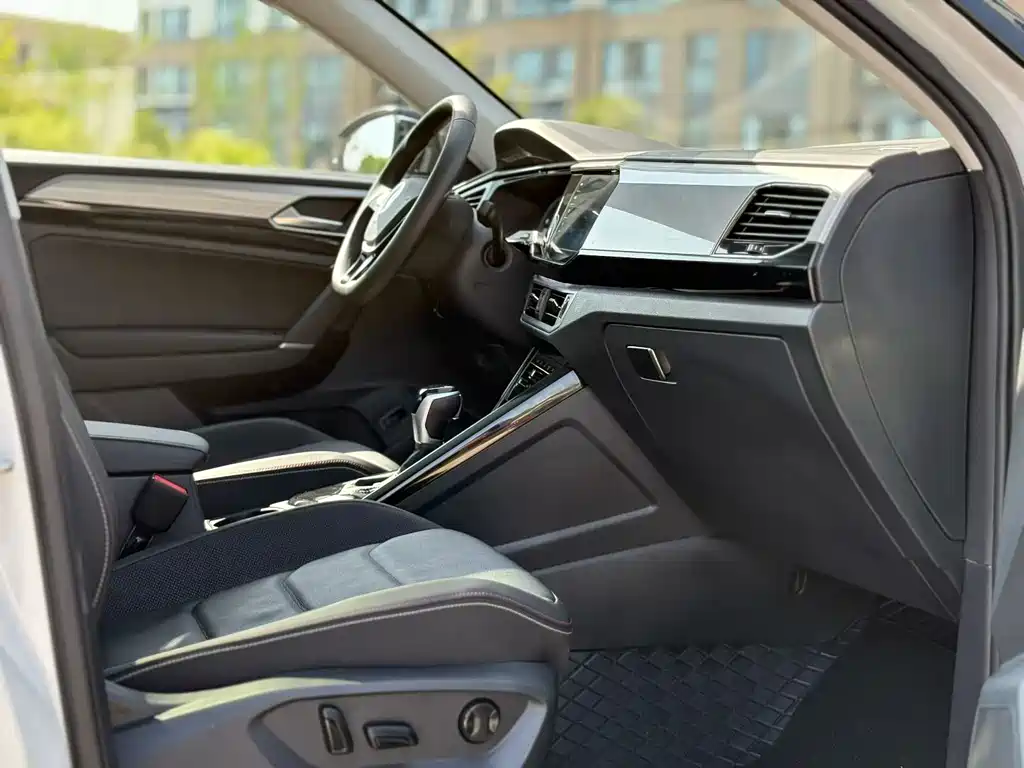 Tayron 330 TSI 2 WD Luxury Connected Plus