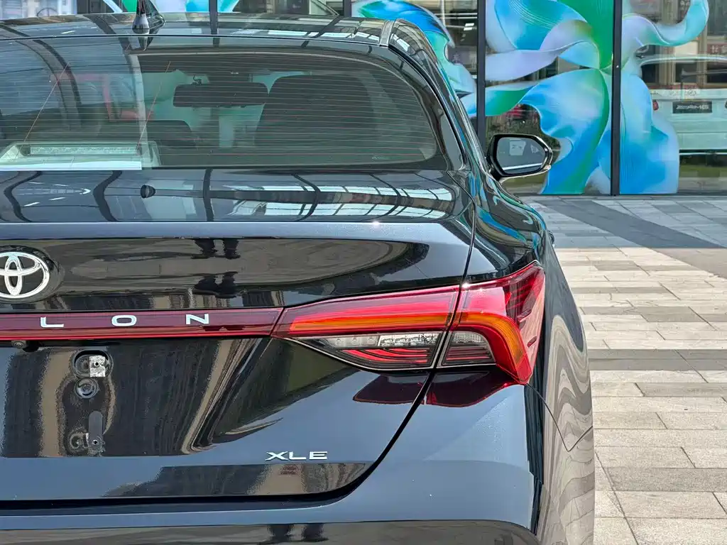 Avalon 2.0 L XLE Premium