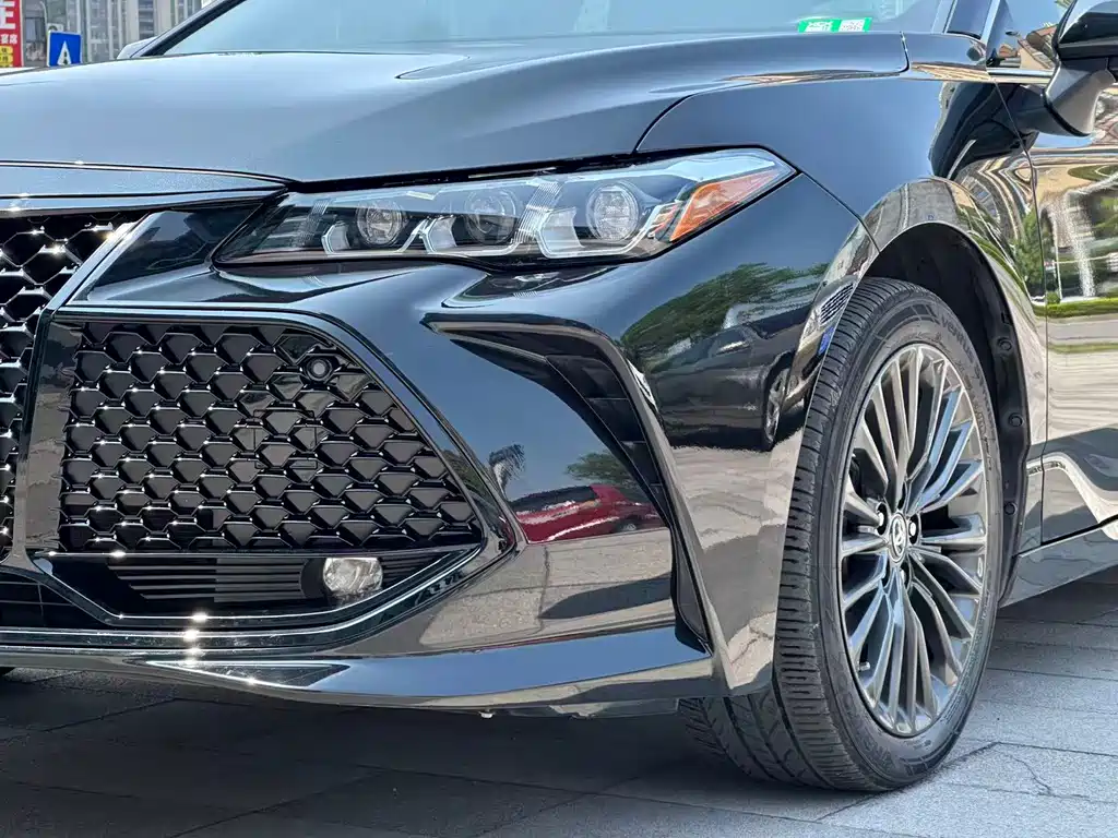 Avalon 2.0 L XLE Premium