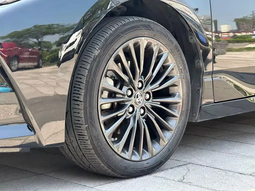 Avalon 2.0 L XLE Premium