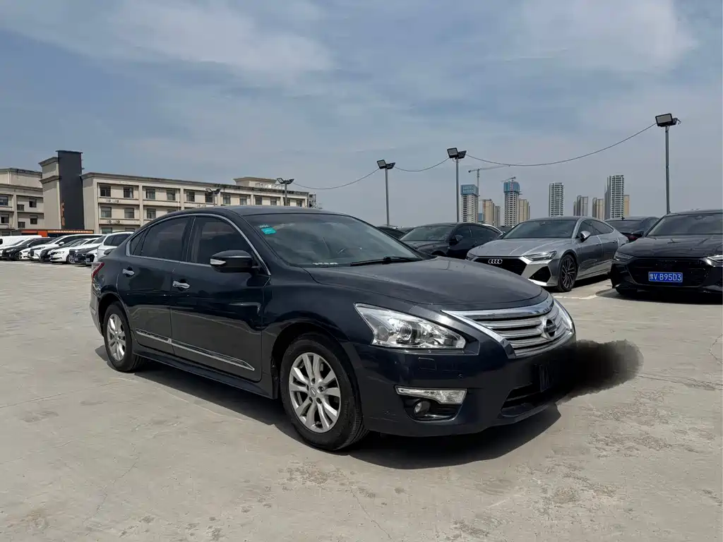 Teana 2.5 L XL-NAVI Tech Smart Enjoyment