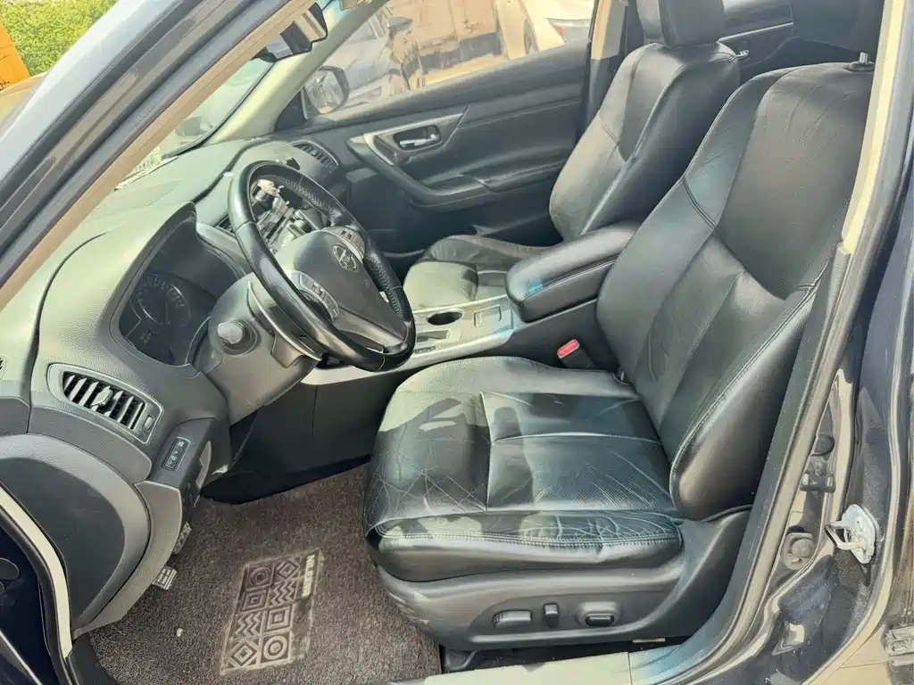 Teana 2.5 L XL-NAVI Tech Smart Enjoyment