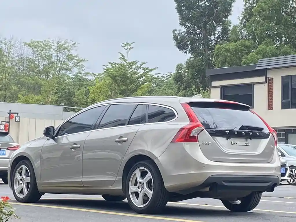 Volvo V60 沃尔沃V60 2013款 T5 智尚版