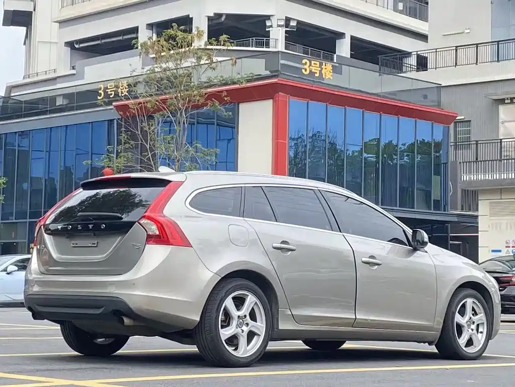 Volvo V60 沃尔沃V60 2013款 T5 智尚版