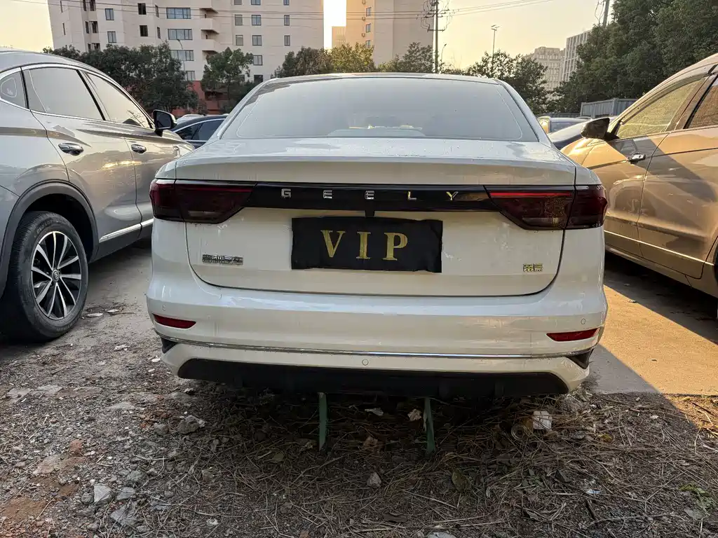 Emgrand 4 th Gen 1.5 L CVT Luxury