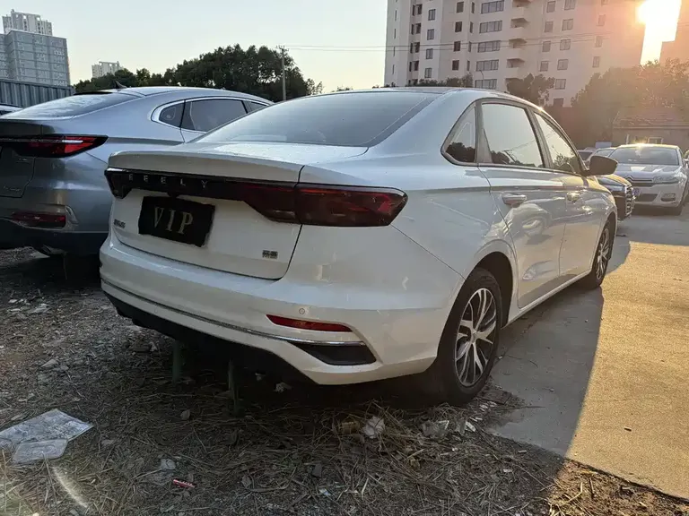 Geely Emgrand 4 th Gen 1.5 L CVT Luxury