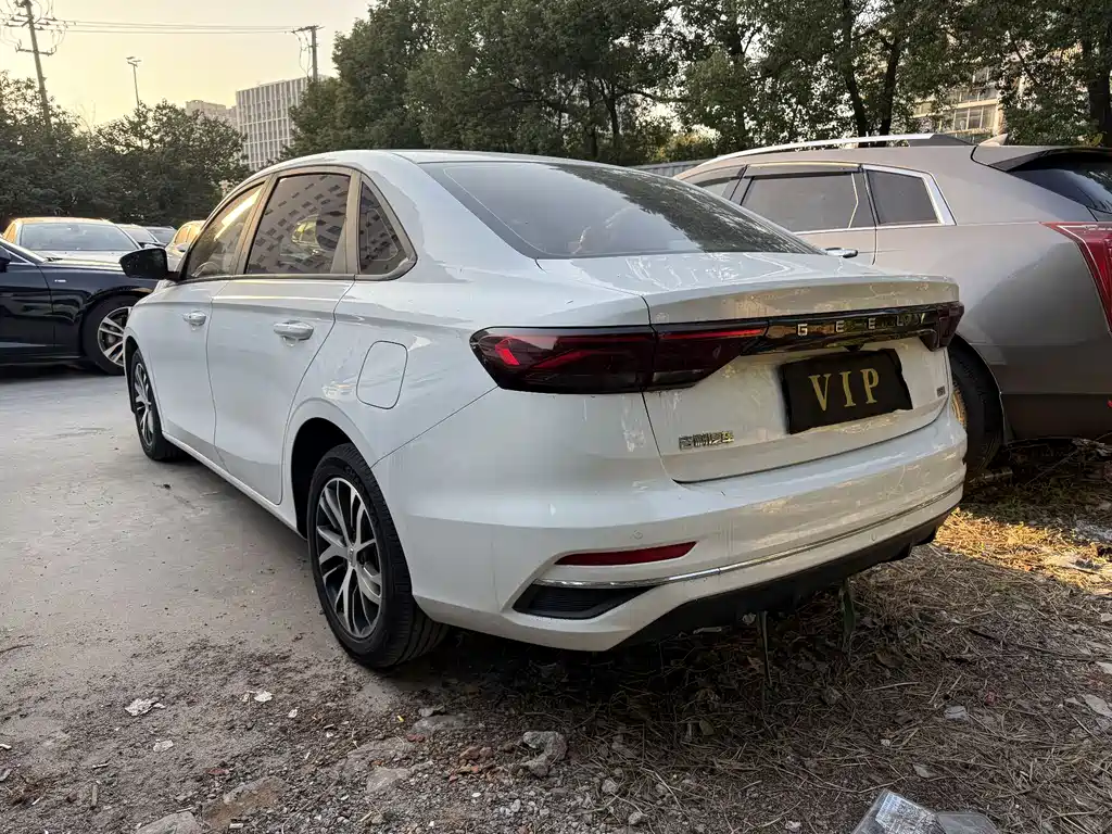 Emgrand 4 th Gen 1.5 L CVT Luxury