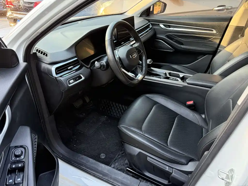 Emgrand 4 th Gen 1.5 L CVT Luxury