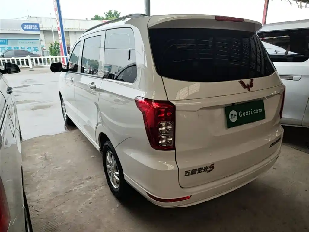 Wuling Hongguang 五菱宏光 2021款 改款 1.5 L S标准型 液压助力LAR
