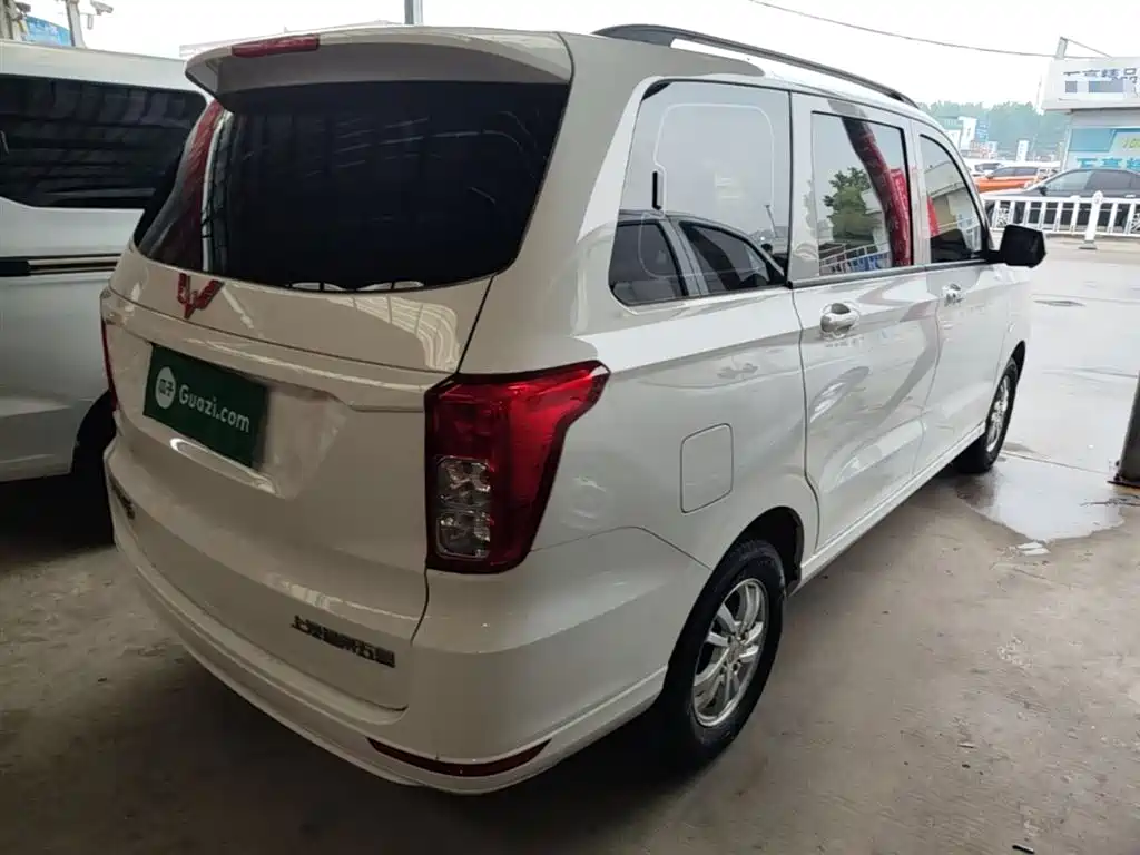 Wuling Hongguang 五菱宏光 2021款 改款 1.5 L S标准型 液压助力LAR