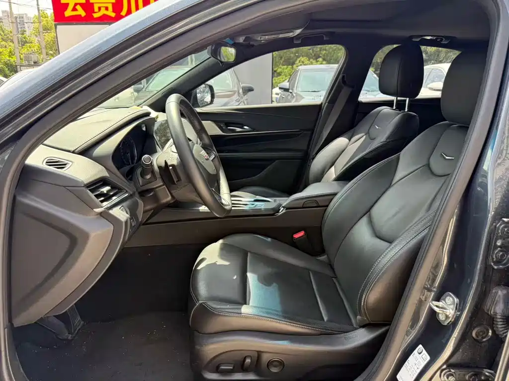 Cadillac CT4 28 T Distinguished
