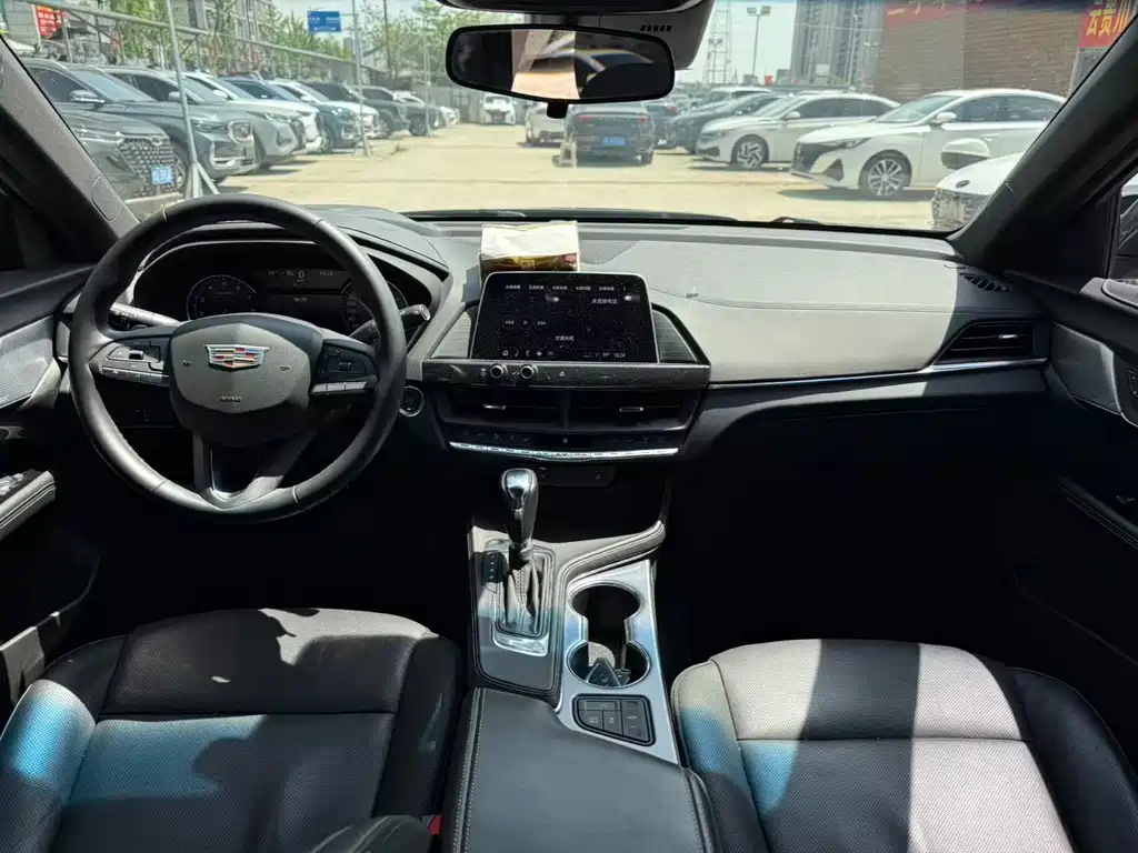 Cadillac CT4 28 T Distinguished