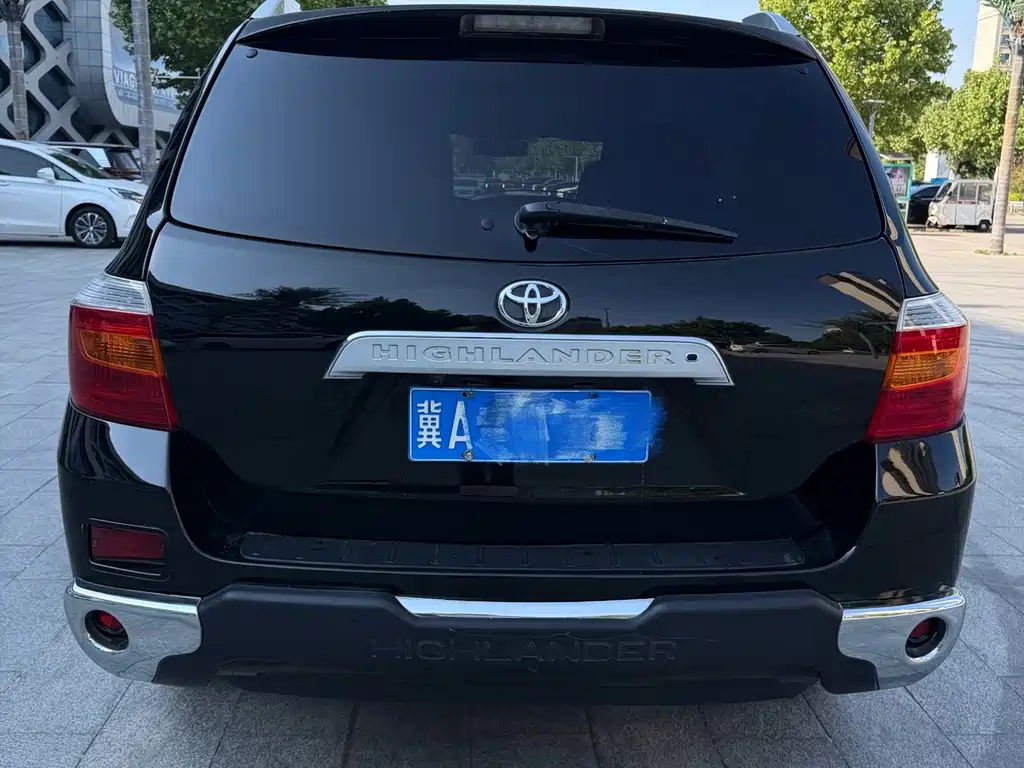 Highlander 2.7 L 2 WD 7-seat Supreme