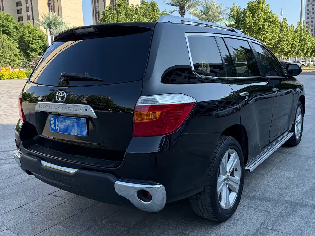 Highlander 2.7 L 2 WD 7-seat Supreme