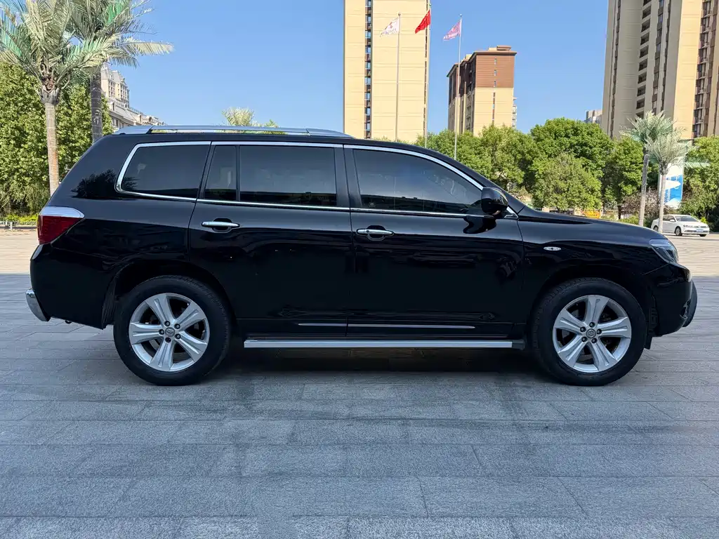 Highlander 2.7 L 2 WD 7-seat Supreme