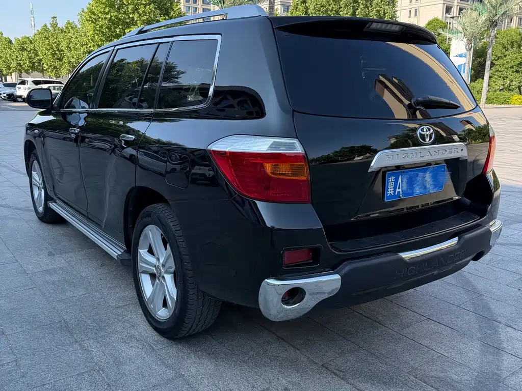 Highlander 2.7 L 2 WD 7-seat Supreme