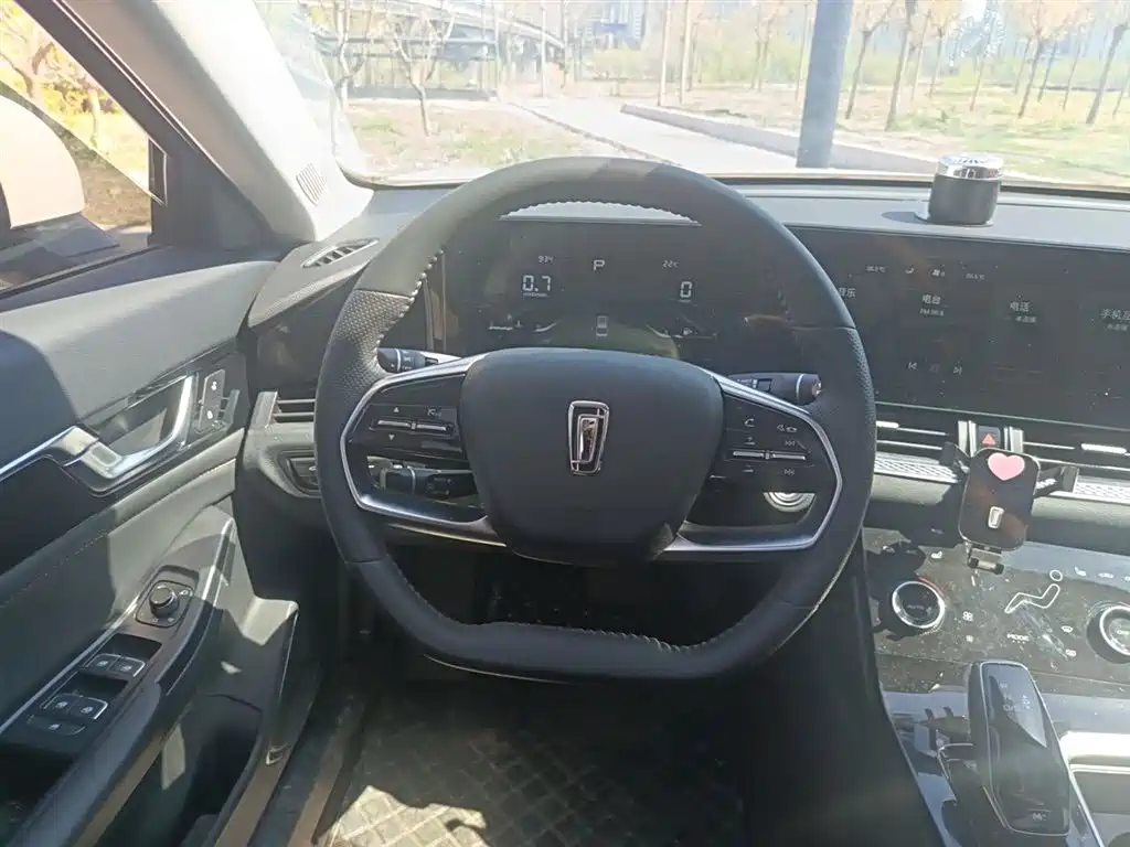 Besturn B70 3 rd Gen 1.5 T Auto Joy