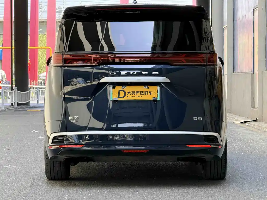 Denza D9 DM-i 970 4 WD Flagship