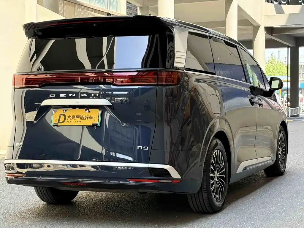 Denza D9 DM-i 970 4 WD Flagship