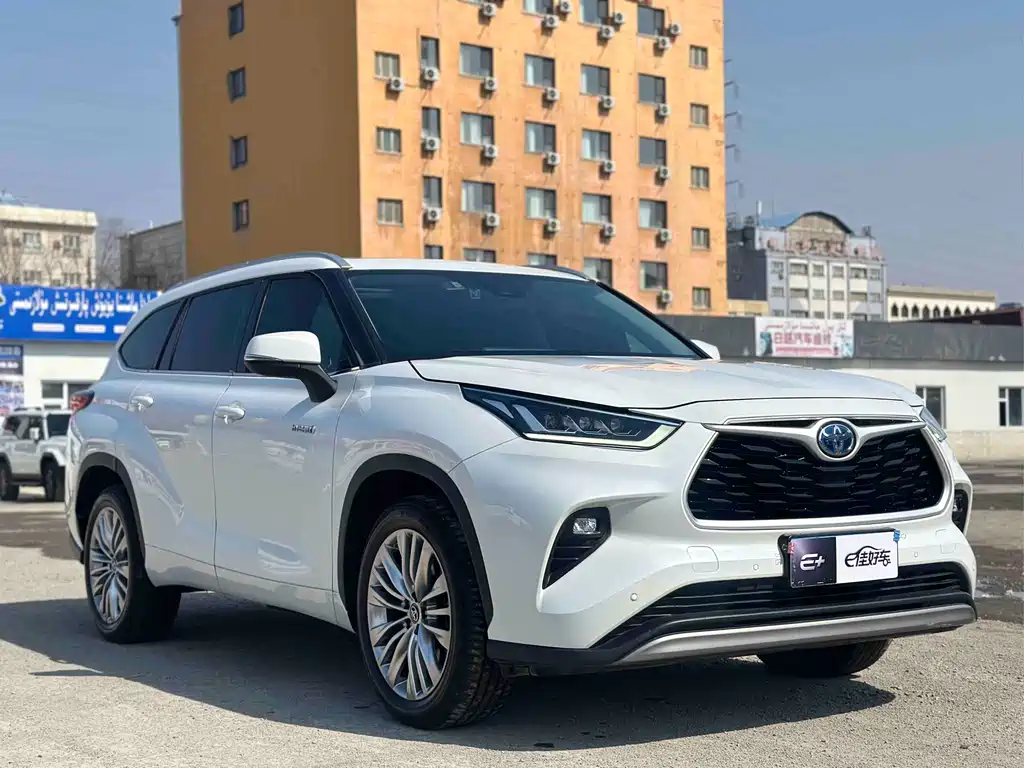 Highlander 2.5 L Smart e-Hybrid Dual Engine 2 WD Distinguished 7-seat