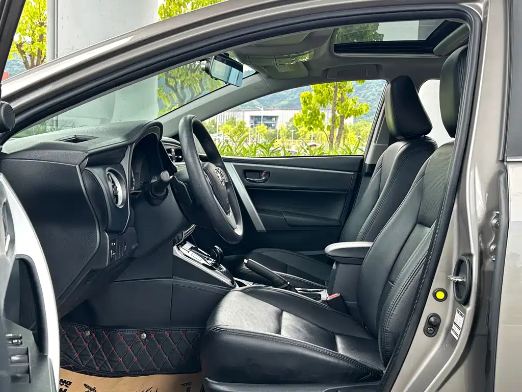 Corolla Facelift Dual Engine 1.8 L E-CVT Leading