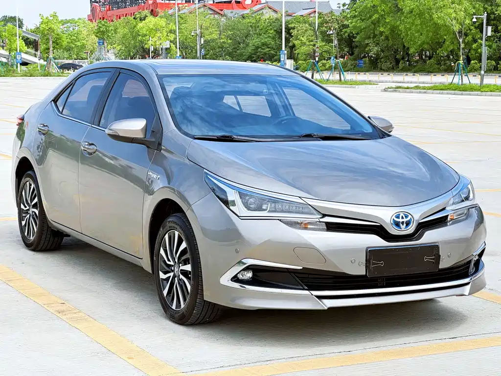 Corolla Facelift Dual Engine 1.8 L E-CVT Leading