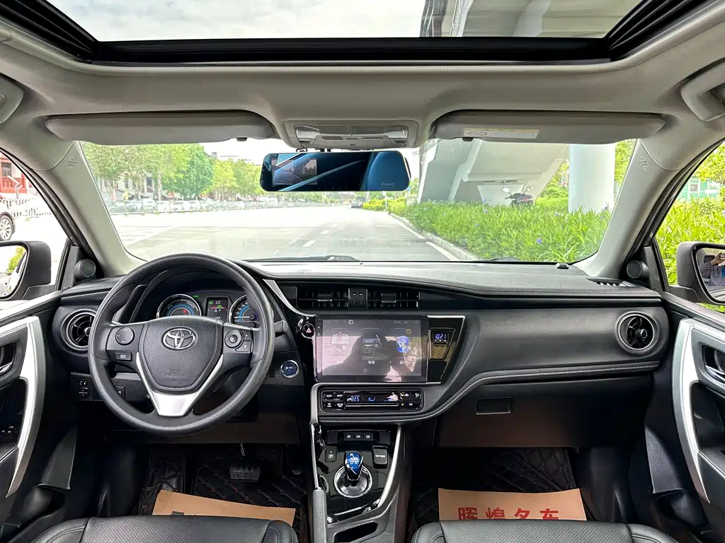 Corolla Facelift Dual Engine 1.8 L E-CVT Leading