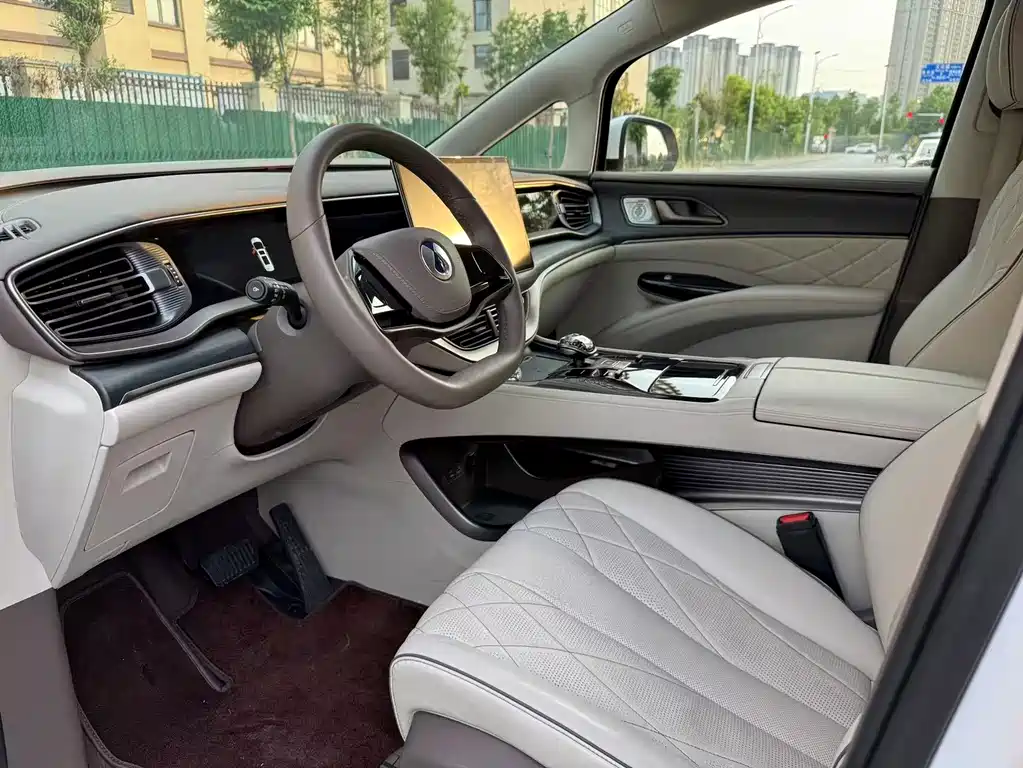 Denza D9 DM-i 970 4 WD Flagship