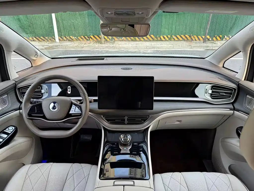 Denza D9 DM-i 970 4 WD Flagship