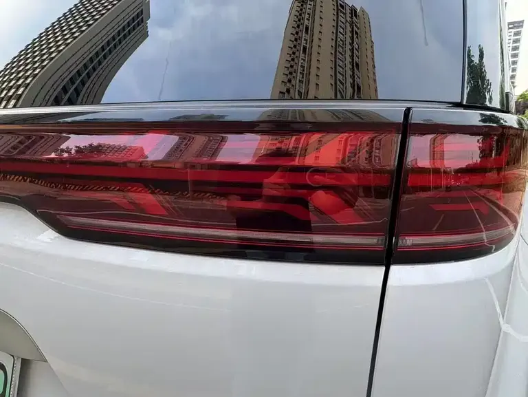 Denza D9 DM-i 970 4 WD Flagship