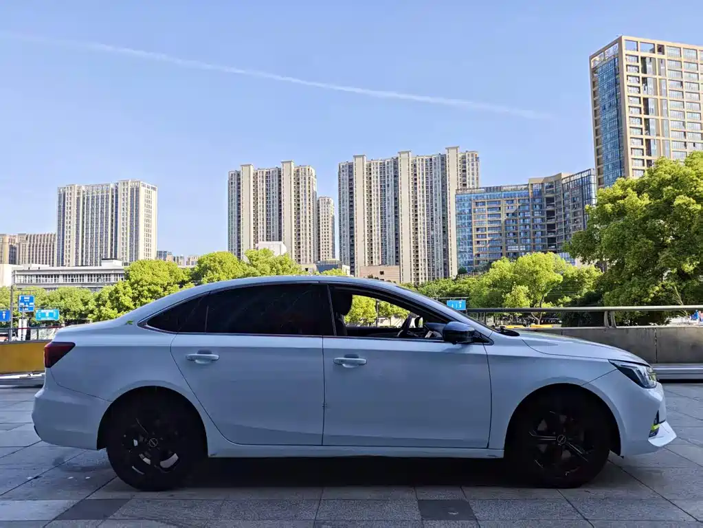 Roewe i6 MAX NEV 荣威i6 MAX新能源 2020款 1.5 T PHEV爽酷版