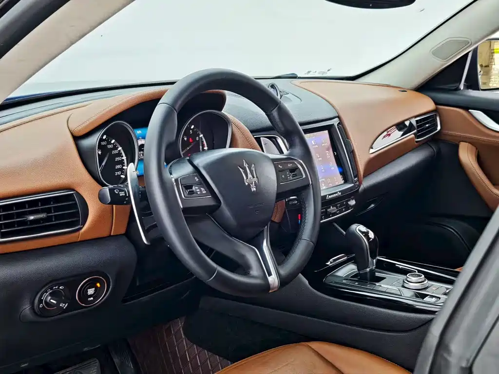 Levante 3.0 T Standard