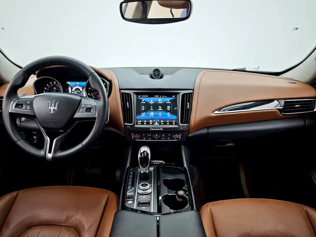 Levante 3.0 T Standard