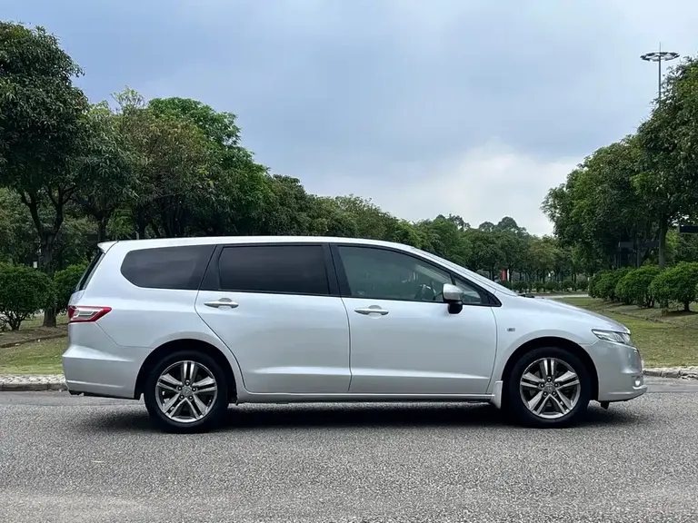 Honda Odyssey 2.4 L Leading Show