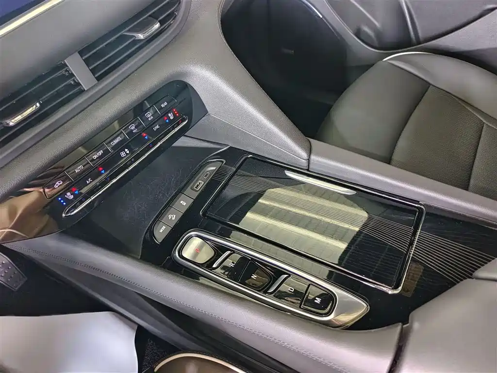 Enclave 652 T 4 WD Premium Flagship 6-seat