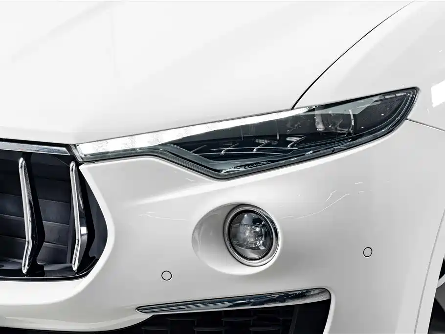 Levante 3.0 T Luxury CN-VI