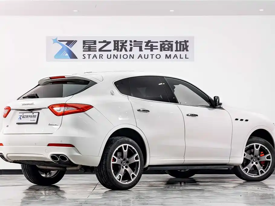 Levante 3.0 T Luxury CN-VI