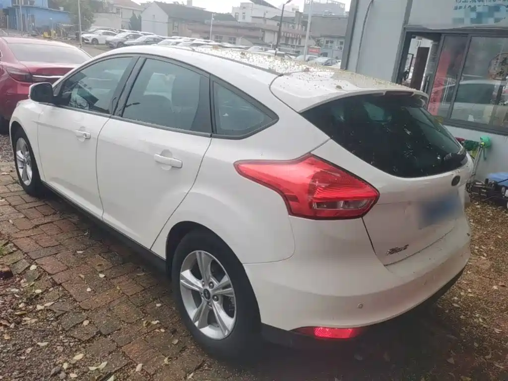 Focus Hatchback 1.6 L Manual Comfort