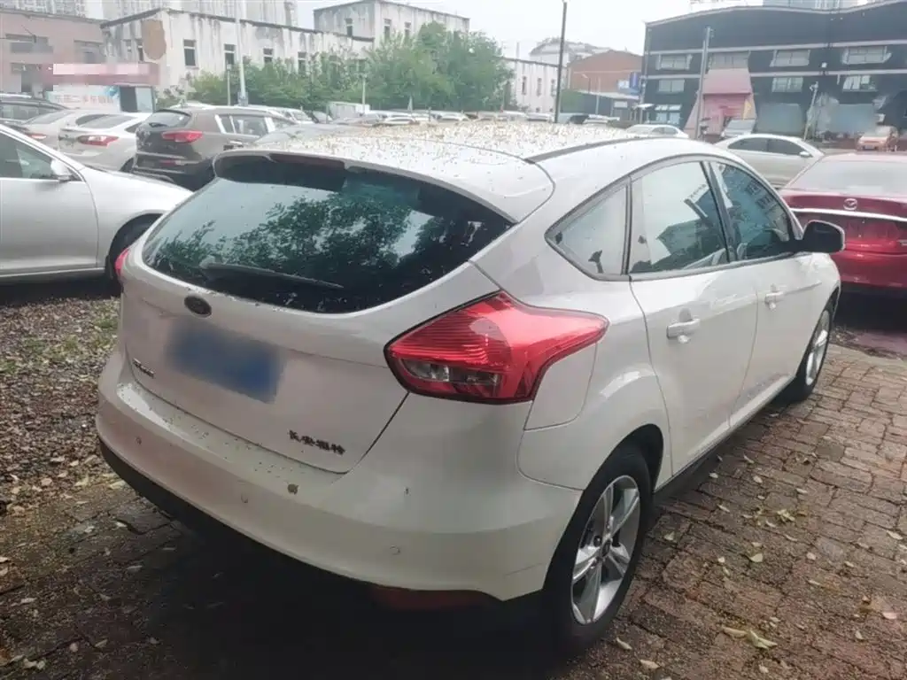 Focus Hatchback 1.6 L Manual Comfort