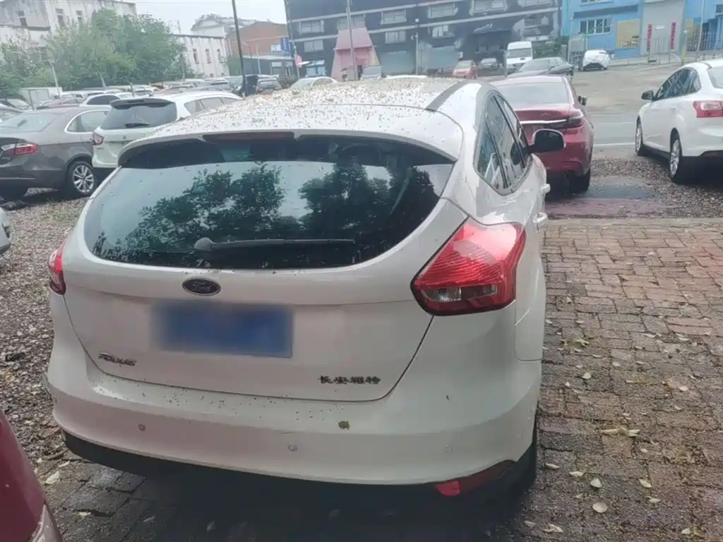 Focus Hatchback 1.6 L Manual Comfort