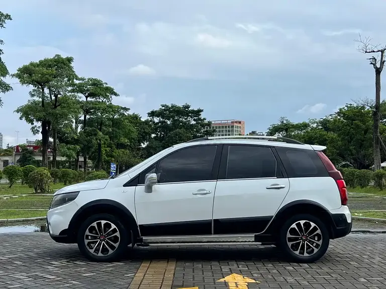 Dongfeng Joyear X5 1.6 L Manual Premium