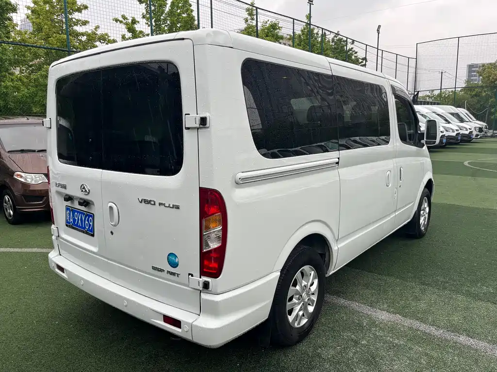 Xintu V80 2.0 T PLUS AMT City SWB Super Low Roof 5 6-seat