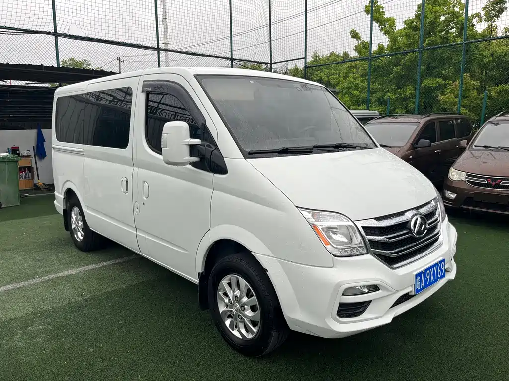 Xintu V80 2.0 T PLUS AMT City SWB Super Low Roof 5 6-seat