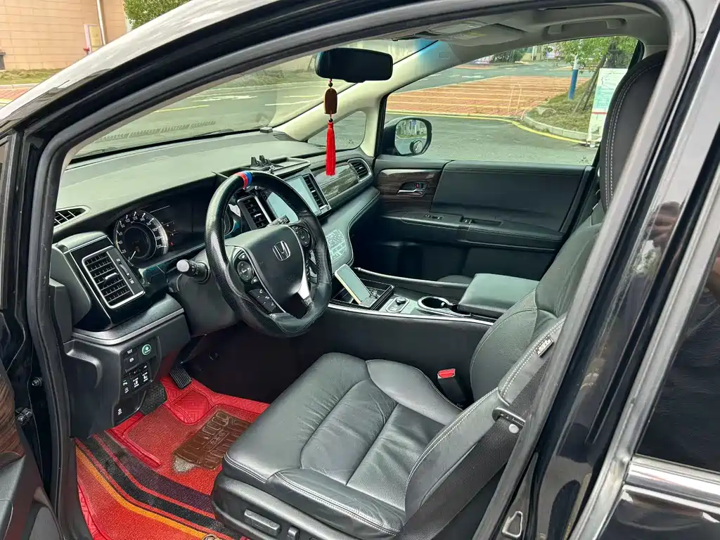 Elysion 2.4 L Luxury