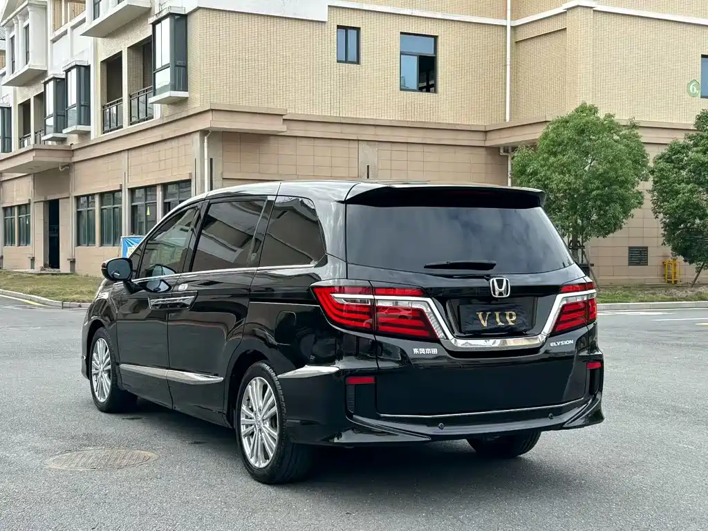 Elysion 2.4 L Luxury
