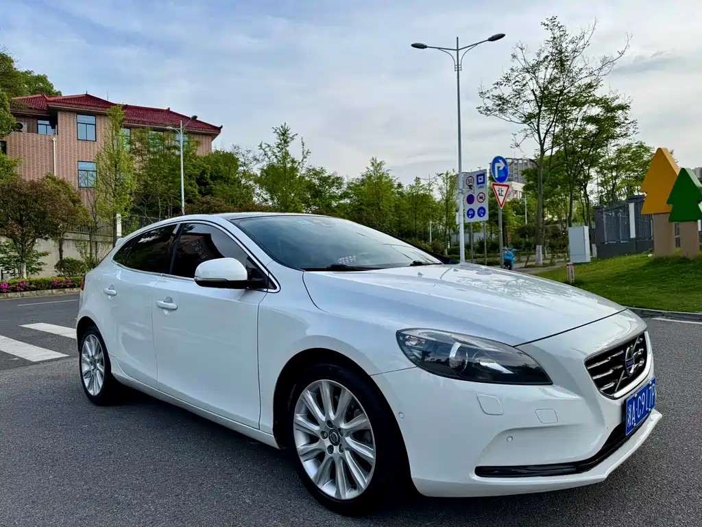 Volvo V40 2.0 T Smart Grace