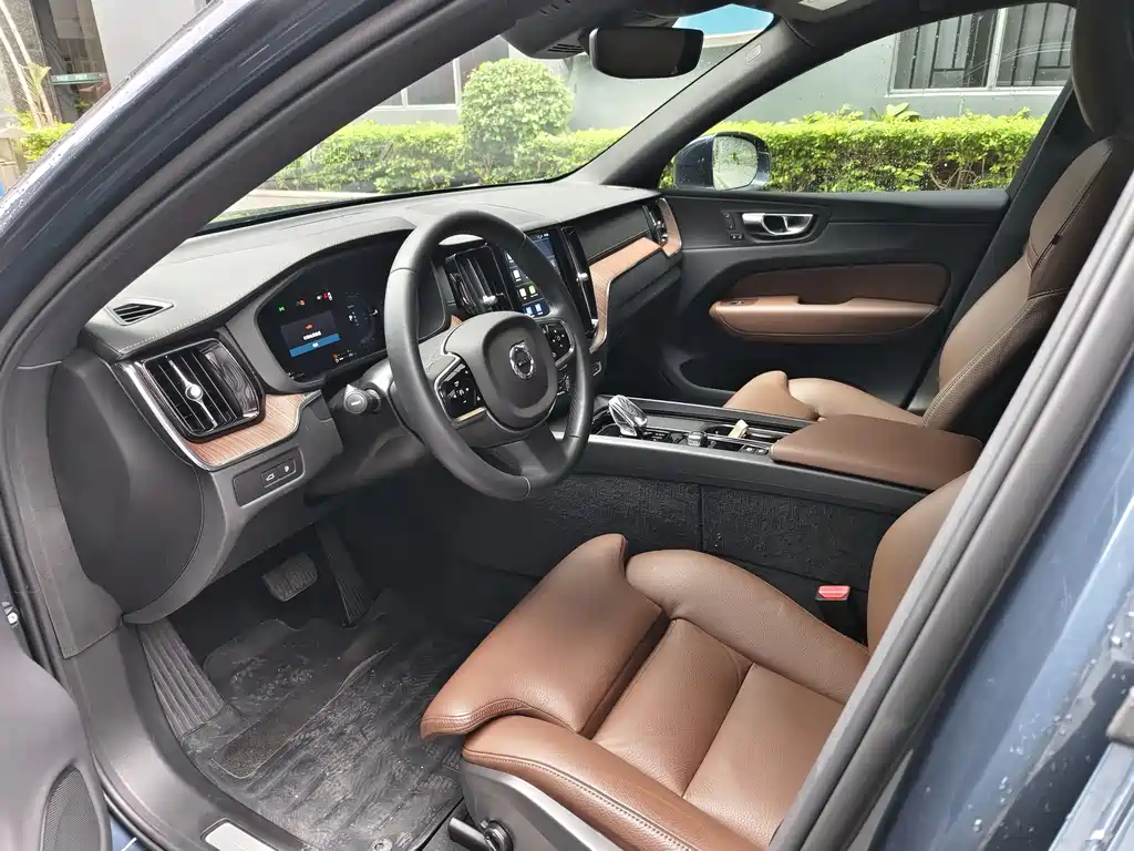 Volvo XC60 PHEV T8 PHEV Long Range 4 WD Smart Vision Luxury